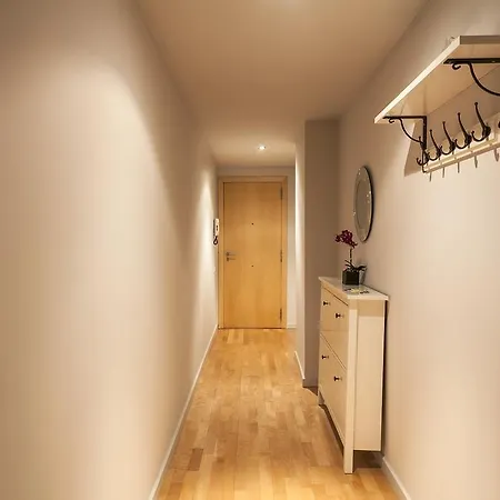 Urquinaona Apartment